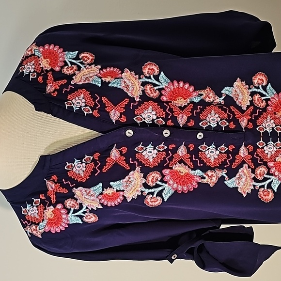 Solitaire women's enbroidery long tunic blouse. Lovely colors and fabrics. Size - Picture 2 of 7